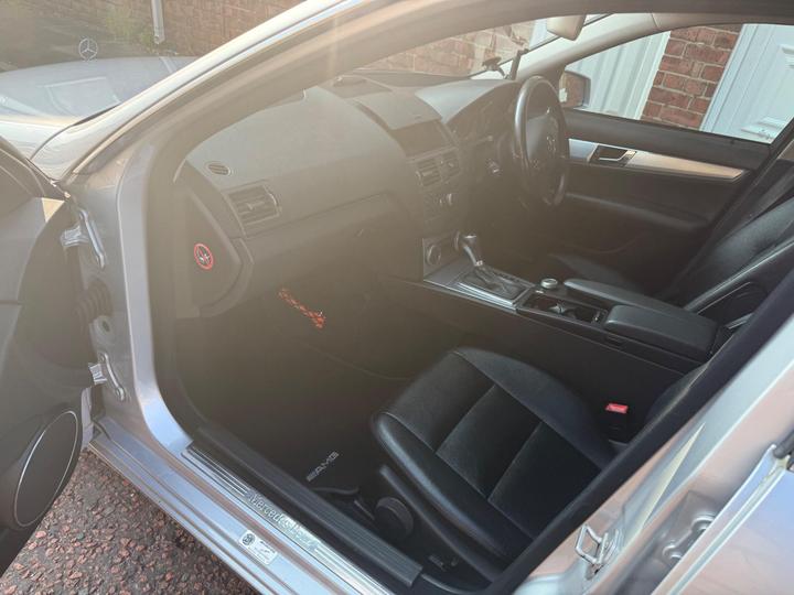 Mercedes-Benz C Class - 2.1 C220 CDI BlueEfficiency Sport Auto Euro 5 4dr - Image 4