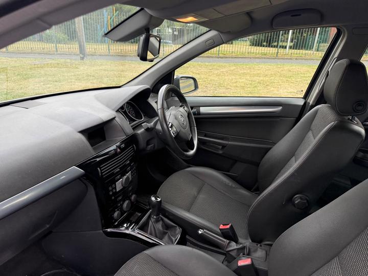 Vauxhall Astra - 1.6i 16v Design 5dr - Full Service History - Image 26