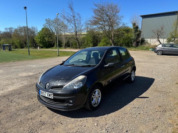 Renault Clio - 1.4 16v Dynamique 3dr - full v5 available - Image 8