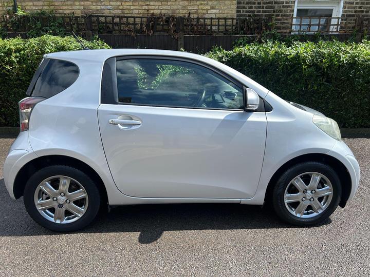 Toyota iQ - 1.0 VVT-i 2 Euro 5 3dr - 2 KEYS SERVICE HISTORY - Image 5