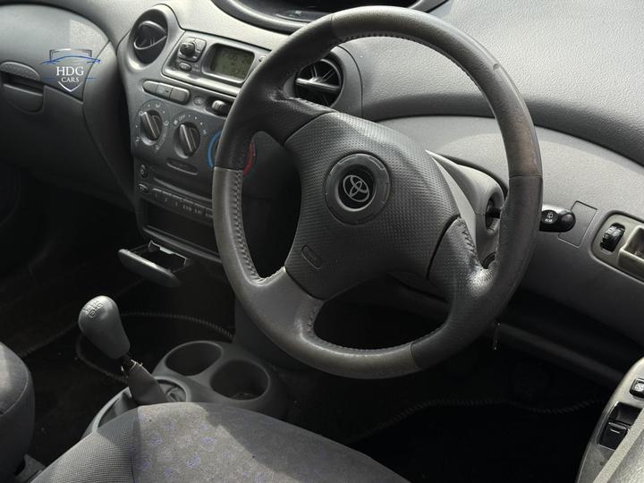 Toyota Yaris - 1.0 VVT-i Colour Collection 3dr - Image 9
