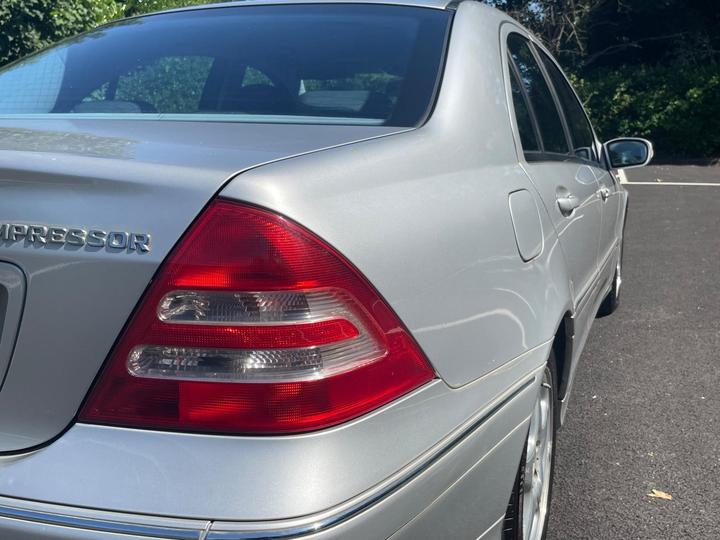 Mercedes-Benz C Class - 1.8 C200 Kompressor Avantgarde SE 4dr - One Owner From New - Image 22