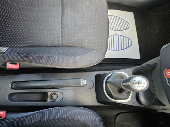 Renault Clio - 1.4 16v Dynamique 3dr - LOW MILES+2 OWNERS - Image 25