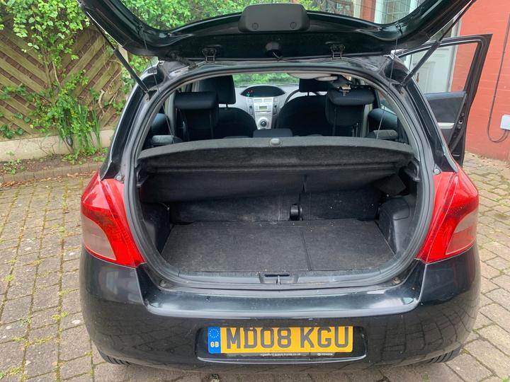 Toyota Yaris - 1.3 VVT-i TR 5dr - Perfect first car. Great price - Image 2