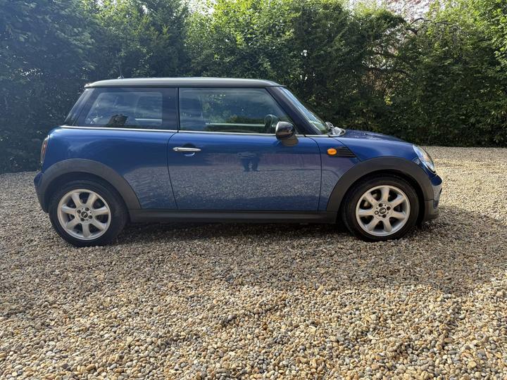 MINI Hatch - 1.6 Cooper Euro 4 3dr - LOW MILEAGE, LIGHTNING BLUE - Image 2