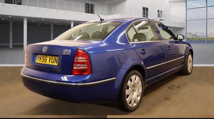 Skoda Superb - 2.0 TDI Pure Drive Elegance 4dr - PART EX WELCOME- DELIVERY - Image 3
