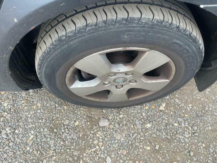 Skoda Octavia - 1.6 FSI Ambiente Euro 4 5dr - Image 33