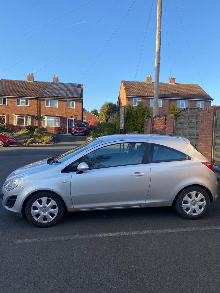 Vauxhall Corsa - 1.2 16V Exclusiv Euro 5 3dr (A/C) - Image 4