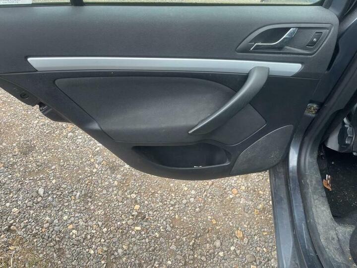 Skoda Octavia - 1.6 FSI Ambiente Euro 4 5dr - Image 26