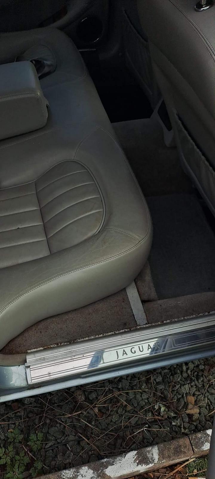 Jaguar XJ - 3.2 XJ6 4dr - Engine runs, needs new batter. - Image 15