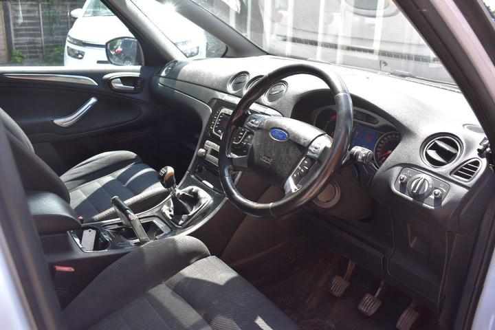 Ford S-Max - 2.0 TDCi Titanium Euro 4 5dr - Image 9