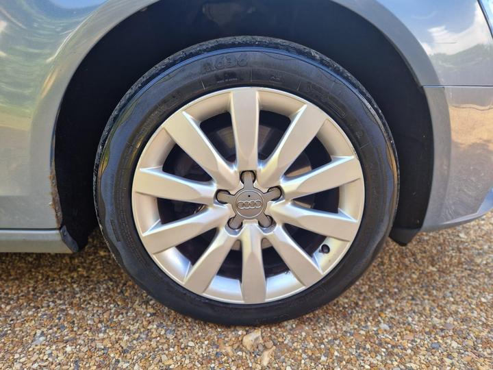 Audi A4 - 2.0 TDI Executive SE Euro 4 4dr - New in stock and ready to go - Image 9