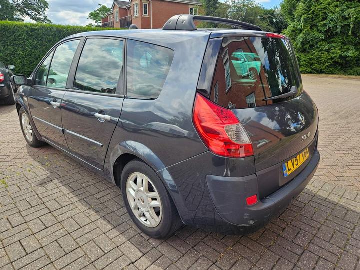 Renault Grand Scenic - 2.0 VVT Dynamique S 5dr - *** 7 SEATS, DVD SCREENS *** - Image 14