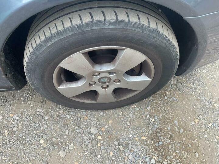 Skoda Octavia - 1.6 FSI Ambiente Euro 4 5dr - Image 31