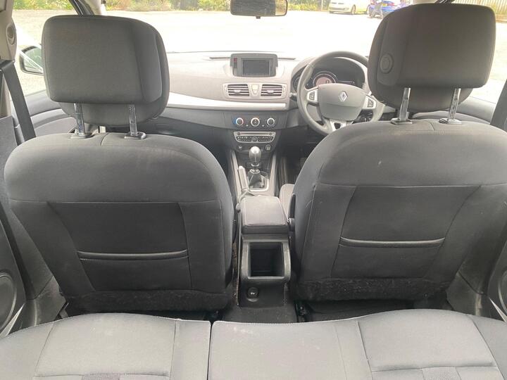 Renault Megane - 1.6 16V Dynamique TomTom 3dr - 6 SPEED GEARBOX,5 DOOR HATCH. - Image 12