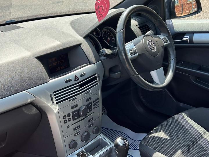 Vauxhall Astra - 1.9 CDTi SXi Sport Hatch 3dr - SH | PANORAMIC WINDSCREEN - Image 17