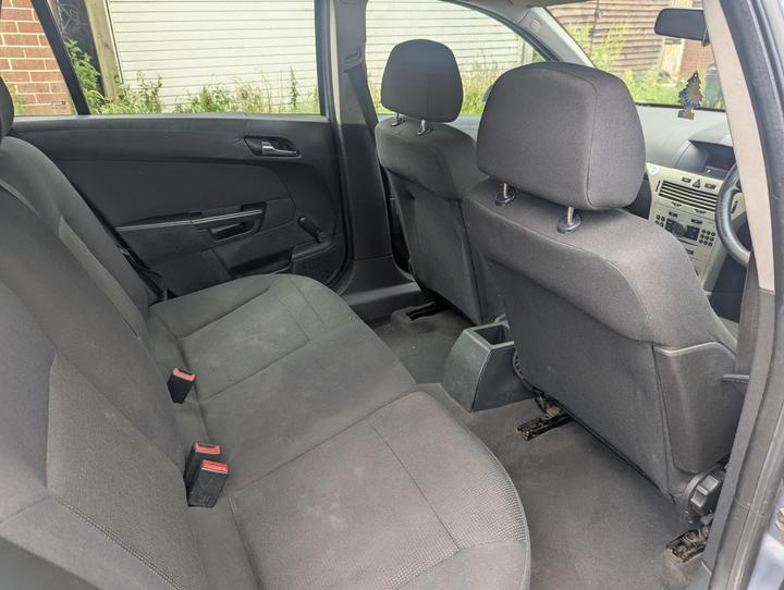 Vauxhall Astra - 1.8i 16v Life 5dr - RUNS AND DRIVES! NO OFFERS!!! - Image 10