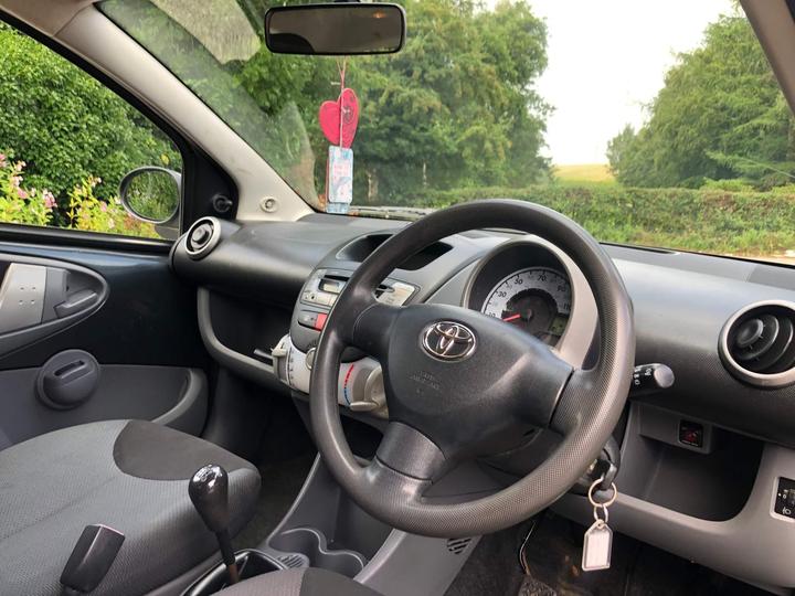 Toyota AYGO - 1.0 VVT-i + Euro 4 5dr - 2 KEYS, FSH PORTFOLIO - Image 12