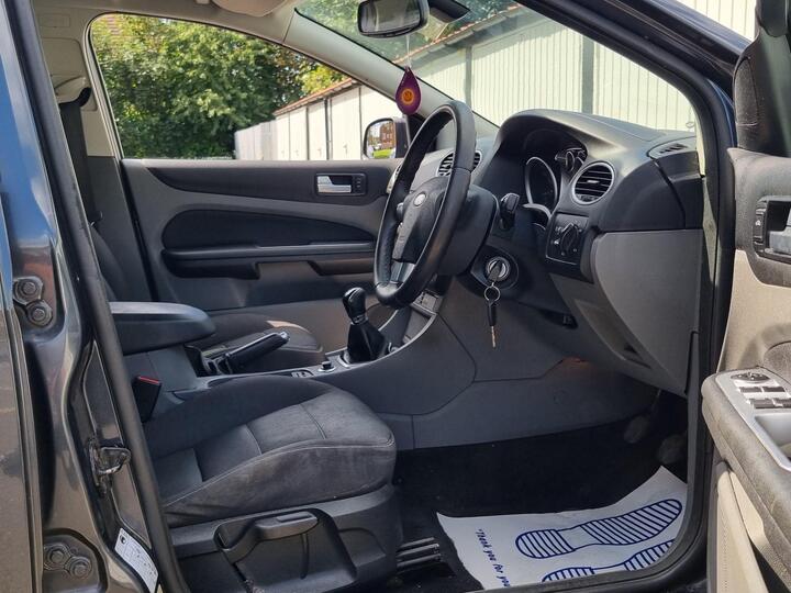 Ford Focus - 1.8 Titanium 5dr - TITANIUM SPEC/ULEZ/MANUAL - Image 35