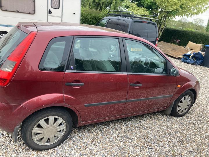Ford Fiesta - 1.4 Ghia 5dr - great run around CHEAP - Image 5