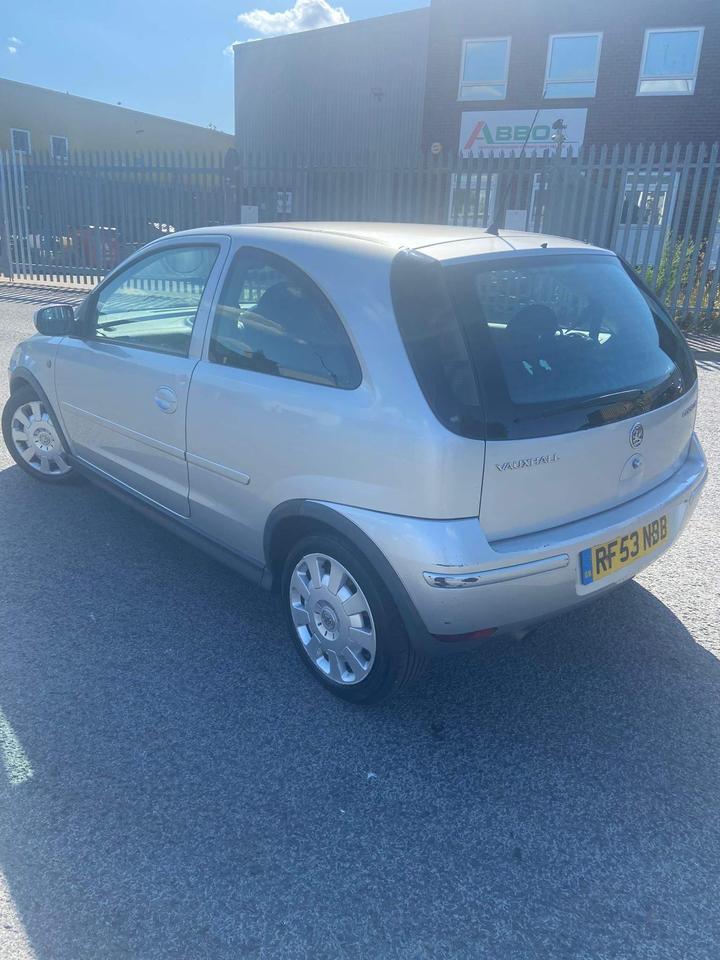 Vauxhall Corsa - 1.4i 16v Design 3dr (a/c) - Automatic 89K Mileage 2 keys - Image 4