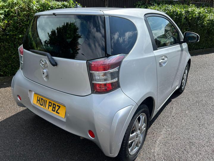 Toyota iQ - 1.0 VVT-i 2 Euro 5 3dr - 2 KEYS SERVICE HISTORY - Image 2