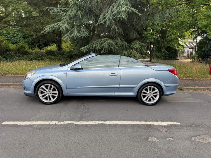 Vauxhall Astra - 1.8i 16v Sport Twin Top 2dr - LOW MILES, OWNED 7 YEARS. - Image 5