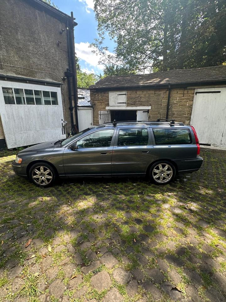 Cheap Volvo V70 - 2.4D SE 5dr for sale in Leeds, West Yorkshire
