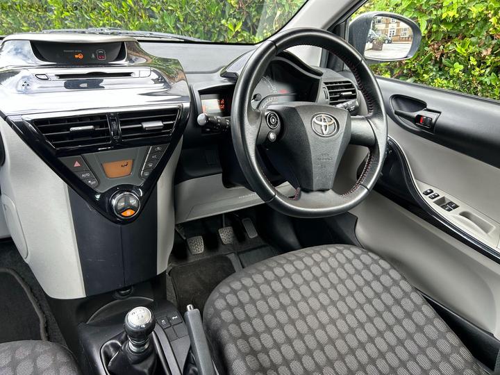 Toyota iQ - 1.0 VVT-i 2 Euro 5 3dr - 2 KEYS SERVICE HISTORY - Image 13