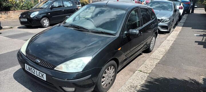 Cheap Ford Focus - 1.6i 16v Ghia 5dr - Great 1st Car for sale in Twickenham, Greater London