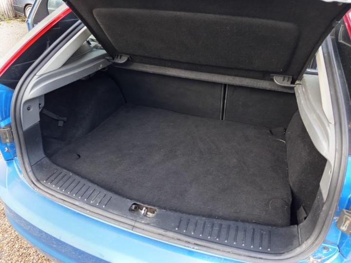 Ford Focus - 1.6 Zetec 5dr - ULEZ FREE / DRIVES SPOT ON - Image 21