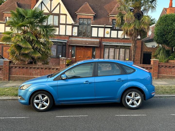 Ford Focus - 1.6 Zetec 5dr - ULEZ FREE / DRIVES SPOT ON - Image 4