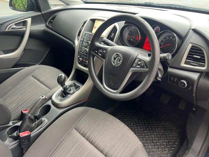 Vauxhall Astra - 1.6 16v Exclusiv Euro 5 5dr - GREAT VALUE, RUNS SMOOTH, FSH - Image 11