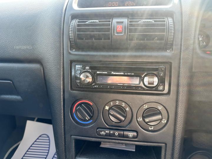Vauxhall Astra - 1.6i Club 5dr (a/c) - AUTO - Full service history - Image 10