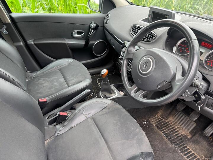 Renault Clio - 1.5 dCi Dynamique TomTom Euro 5 5dr - + JUST ARRIVED IN PX + - Image 2