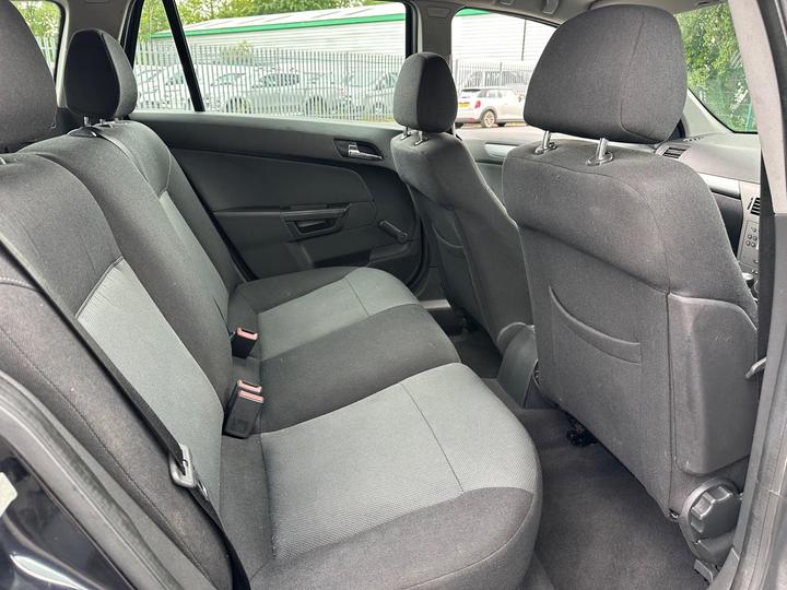 Vauxhall Astra - 1.8i 16v Club 5dr - Cheap Automayic Estate - Image 12