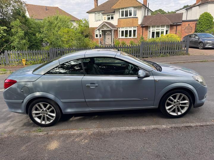 Vauxhall Astra - 1.8i 16v Sport Twin Top 2dr - LOW MILES, OWNED 7 YEARS. - Image 10