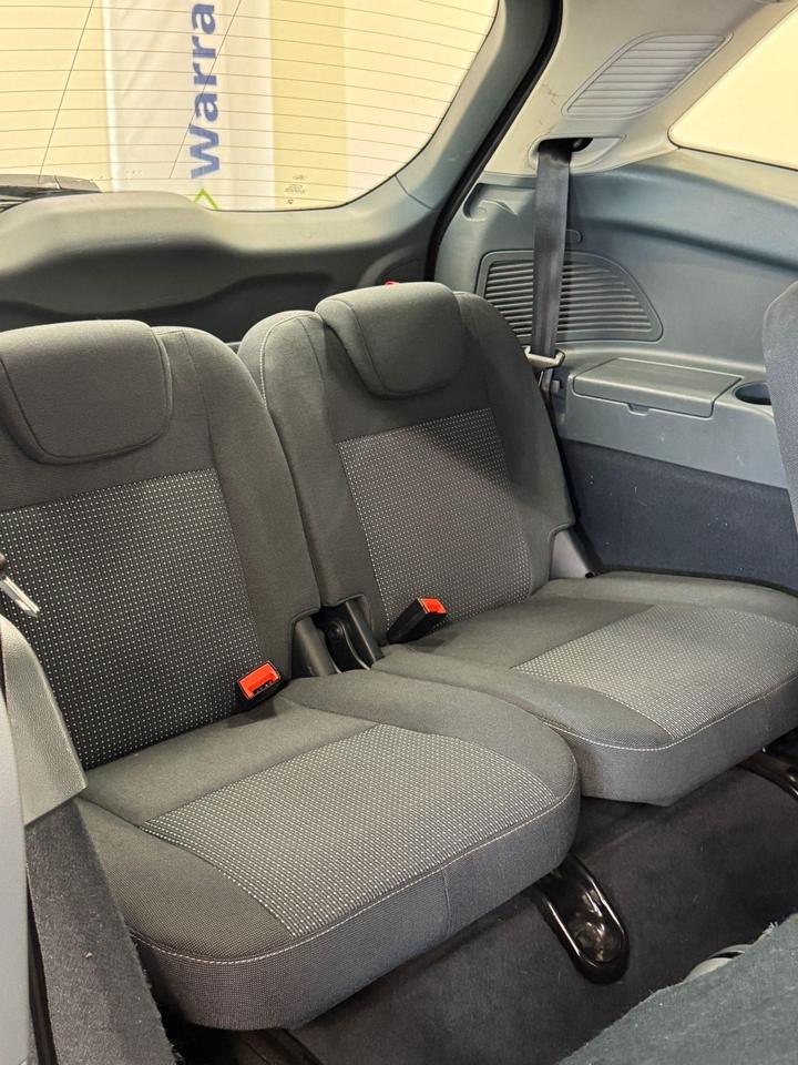 Ford Grand C-Max - 1.6 TDCi Zetec Euro 5 5dr - DRIVES A1 - Image 12