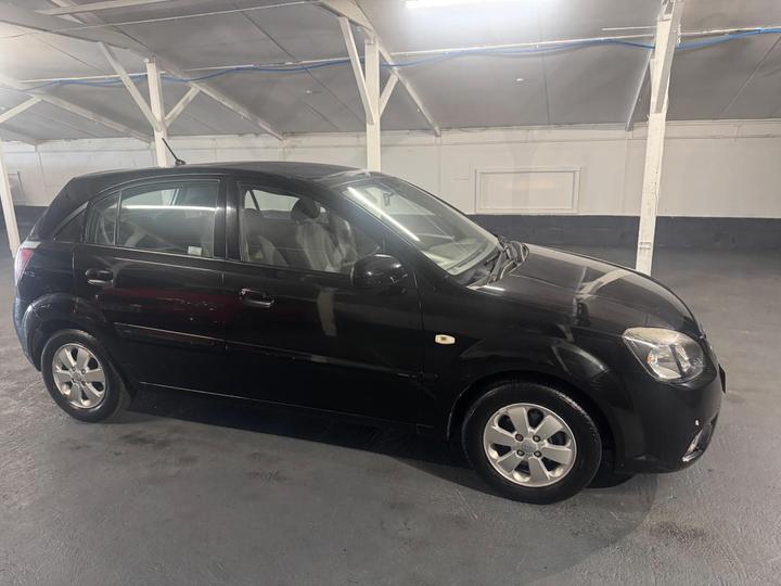 Cheap Kia Rio - 1.4 Domino 5dr - ULEZ + PART EX GOLD. for sale in Chelmsford, Essex