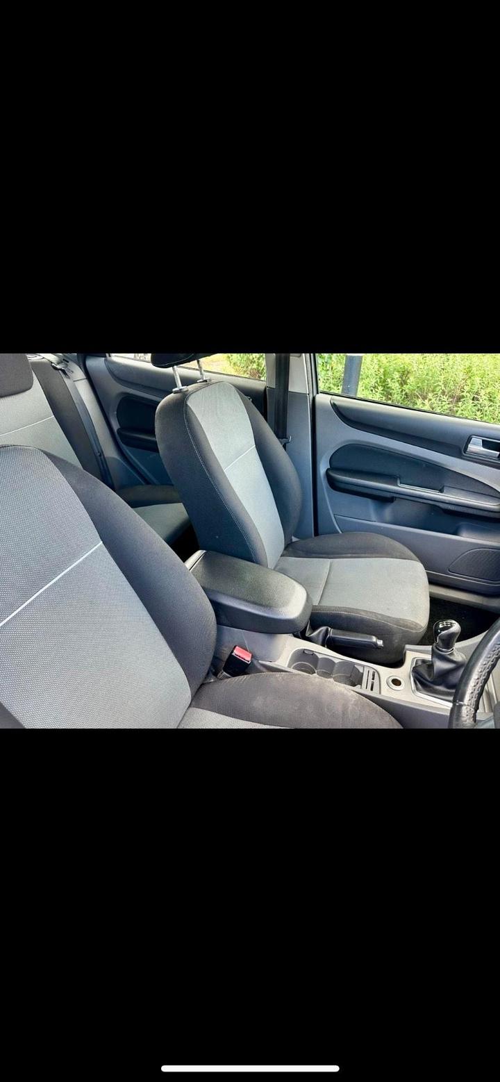 Ford Focus - 1.6 TDCi DPF Zetec 5dr - Image 11