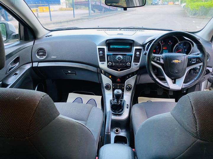 Chevrolet Cruze - 1.6 LT Euro 5 5dr - Image 8