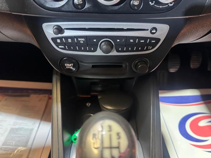 Renault Megane - 1.6 16V Dynamique TomTom Euro 5 5dr - Trade in to clear - Image 41