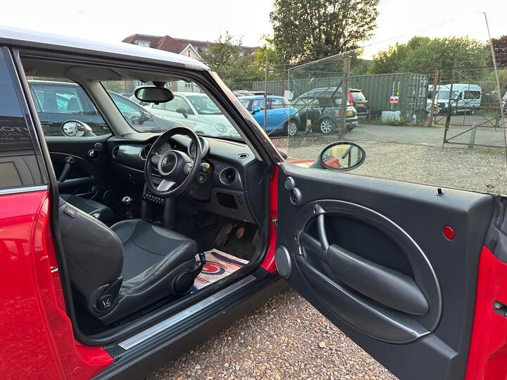 MINI Hatch - 1.6 Cooper Euro 4 3dr - Alloys,A/C,Low Mileage,Tax&Ins - Image 33