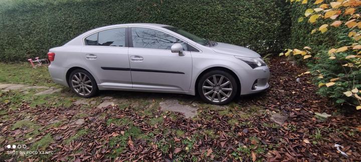 Cheap Toyota Avensis - 2.2 D-4D T4 Euro 5 4dr - REDUCED BY 500 POUND! for sale in Huddersfield, West Yorkshire
