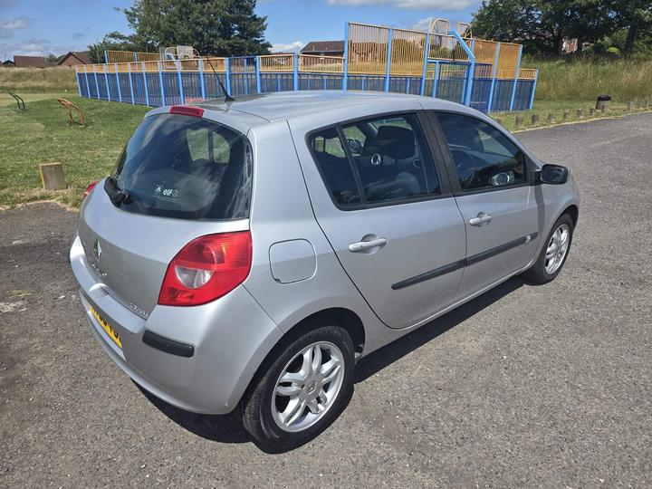 Renault Clio - 1.4 16v Dynamique 5dr - 12 Months MOT No Advisories - Image 4