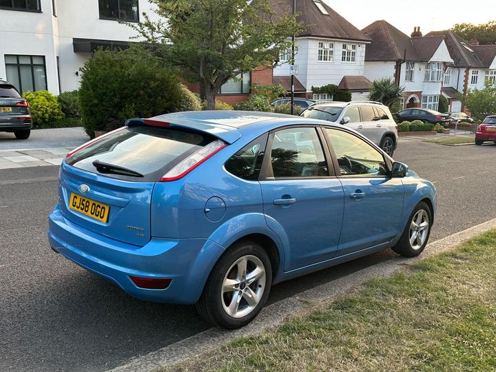 Ford Focus - 1.6 Zetec 5dr - ULEZ FREE / DRIVES SPOT ON - Image 10