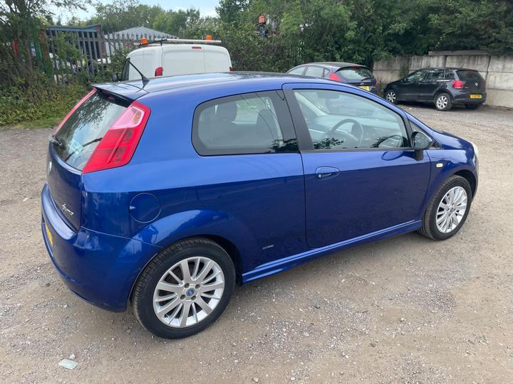 Fiat Grande Punto - 1.4 16v Dynamic Sport 3dr - 2 Owners from New - Image 3