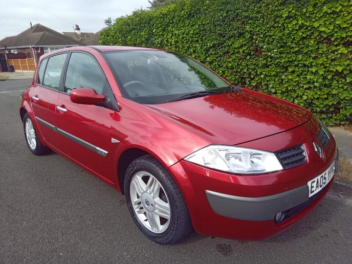 Renault Megane - 1.6 VVT Privilege 5dr - Image 2