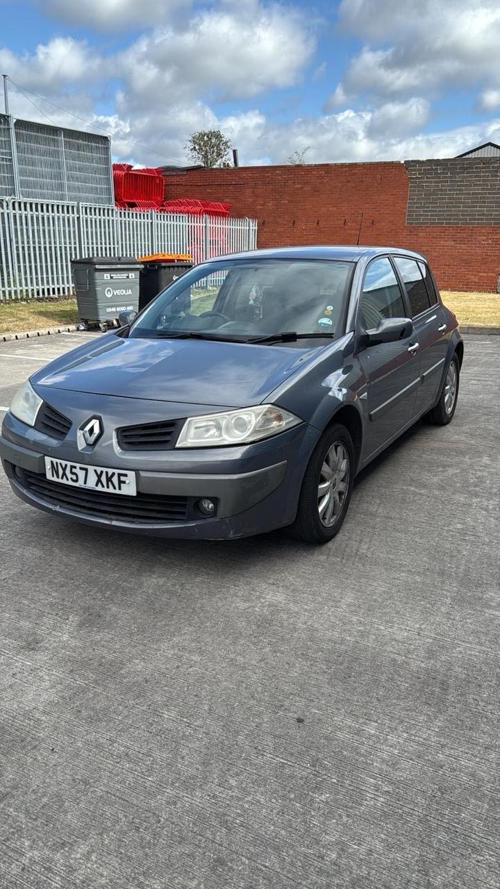 Renault Megane - 1.4 16v Dynamique 5dr - 11 months mot - Image 3
