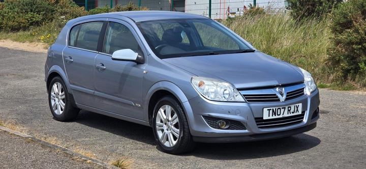 Cheap Vauxhall Astra - 1.6i 16v Design 5dr - FULL MOT for sale in Stanley, Durham